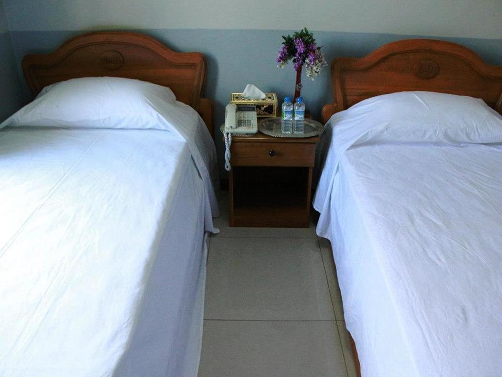 Myit Sone Hotel Mandalay Buitenkant foto