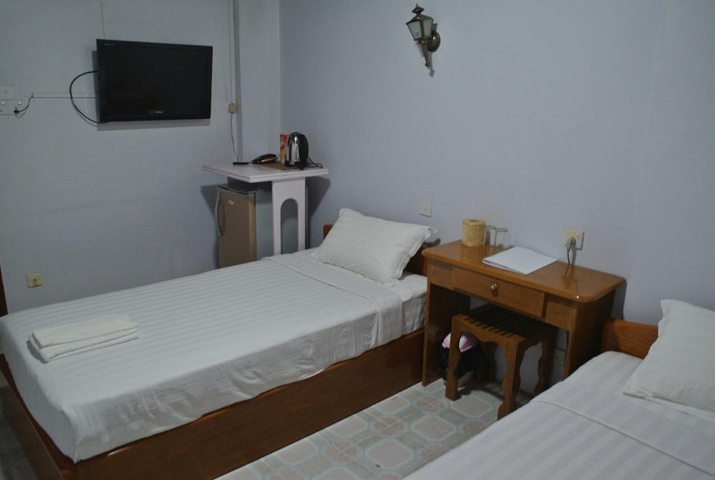 Myit Sone Hotel Mandalay Buitenkant foto