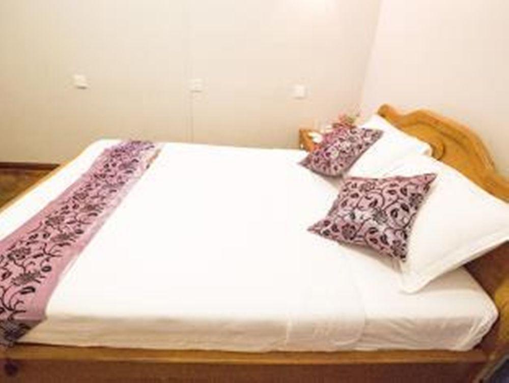 Myit Sone Hotel Mandalay Buitenkant foto
