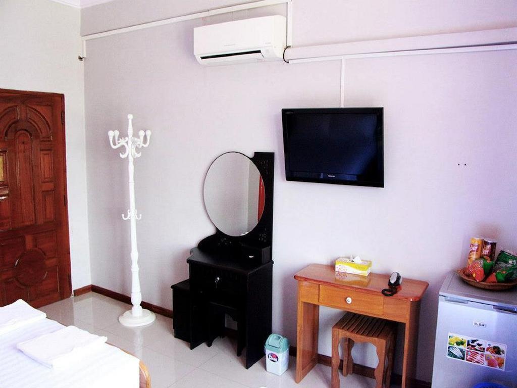 Myit Sone Hotel Mandalay Buitenkant foto