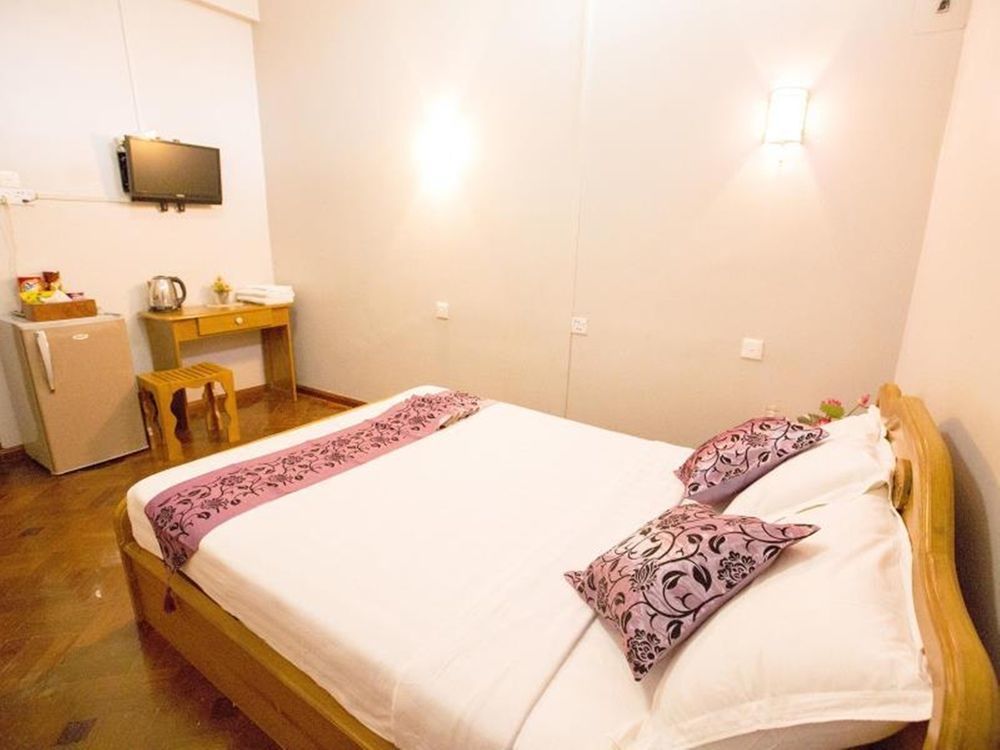 Myit Sone Hotel Mandalay Buitenkant foto